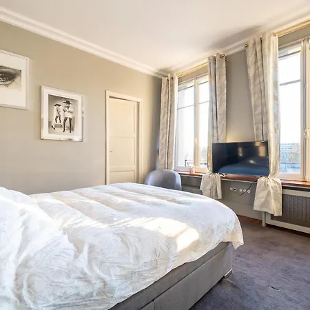 Appartamento Spacieux Et élégant Porte Des Ternes Parigi